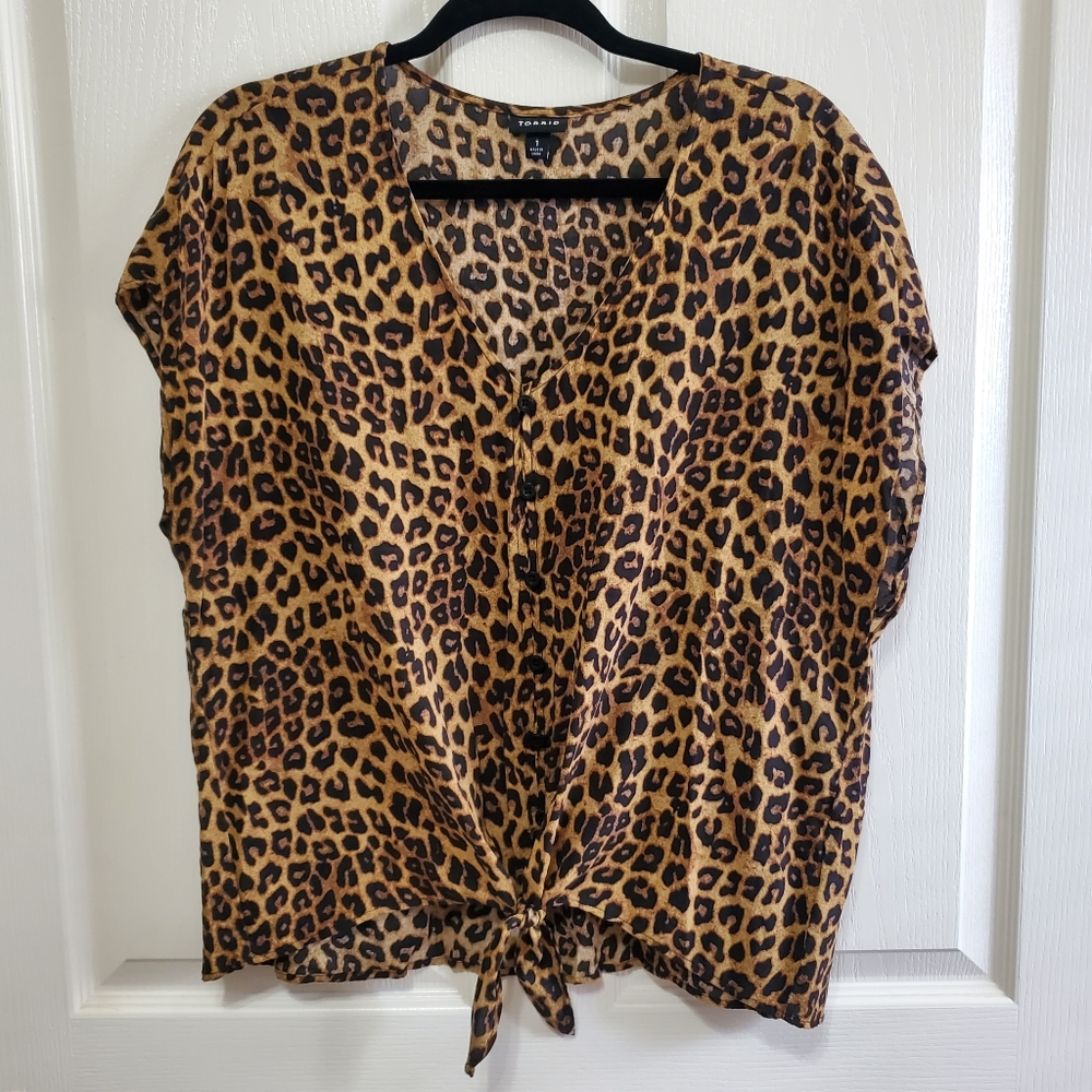 Torrid Leopard Print Dolman Sleeve Tie Front Blouse Size 1